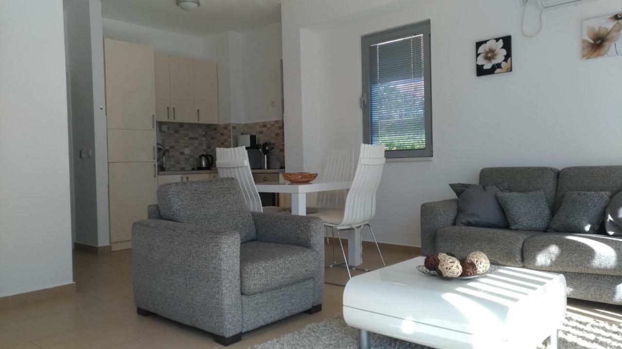 Apartments Acacia Hill Ðenovići Екстериор снимка