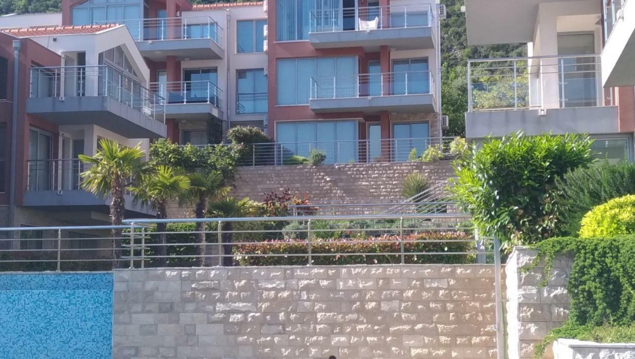 Apartments Acacia Hill Ðenovići Екстериор снимка